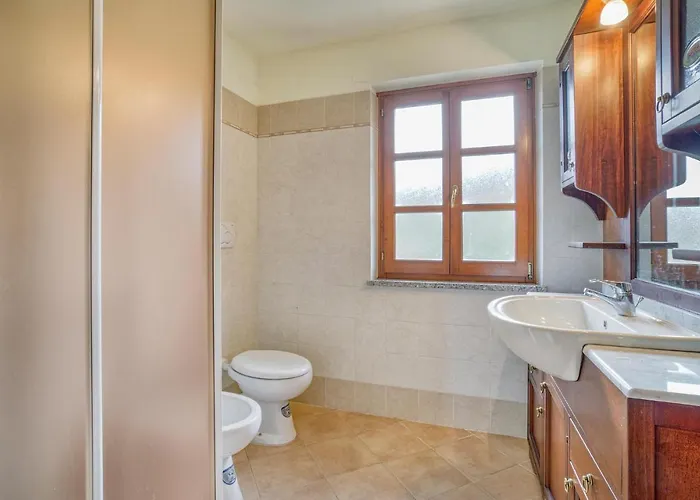 Nyaraló 4 Bedroom Lovely In